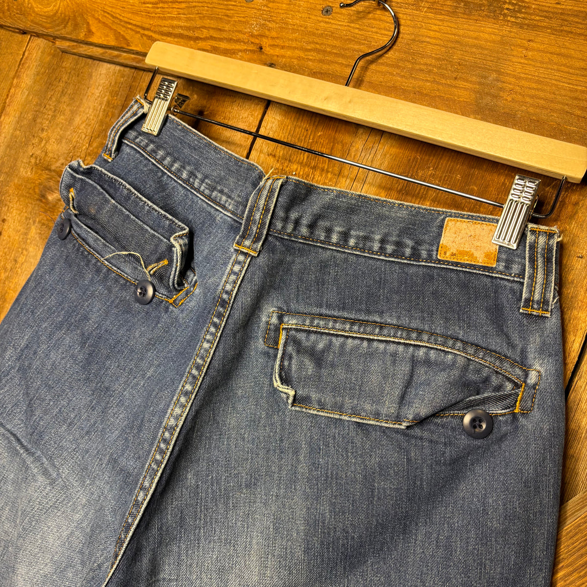 Levis Cargo Jorts Dark Wash
