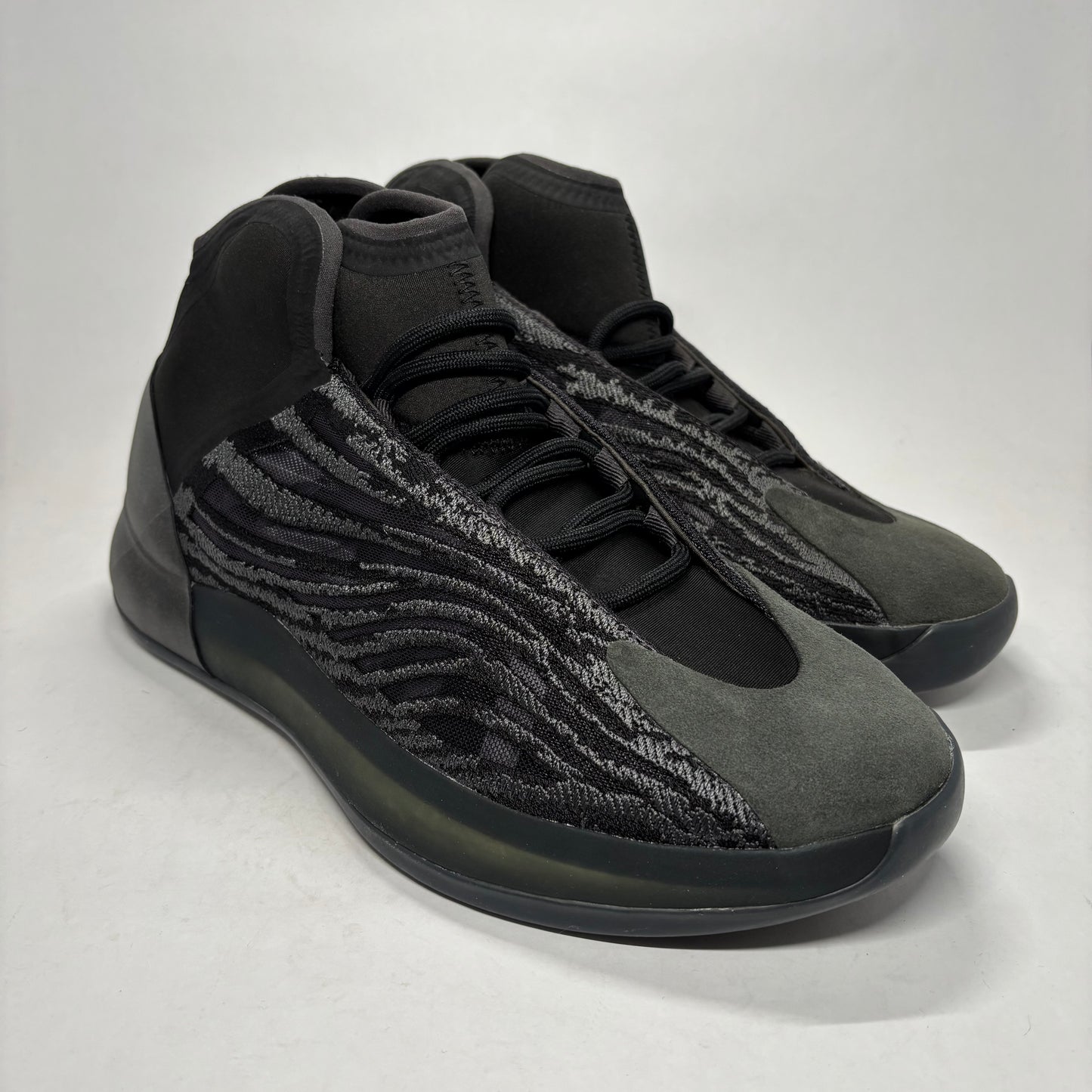 YZY QNTM Onyx Sz 10.5 DS