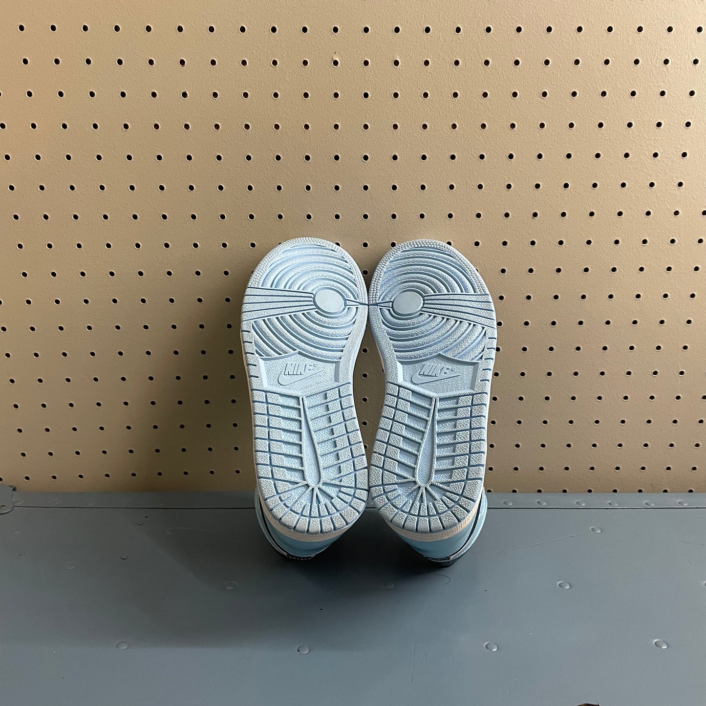AJ1 Blue Chill Sz 8.5W/7Y