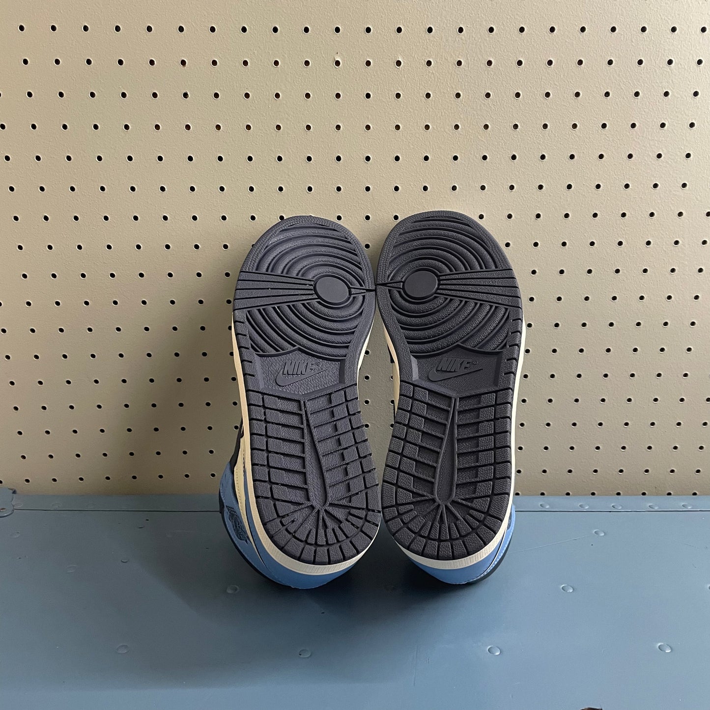 AJ1 Obsidian Sz 11.5