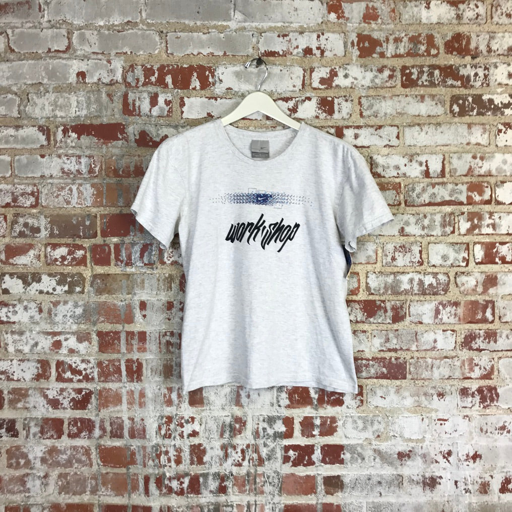 vtg Nike center swoosh t L