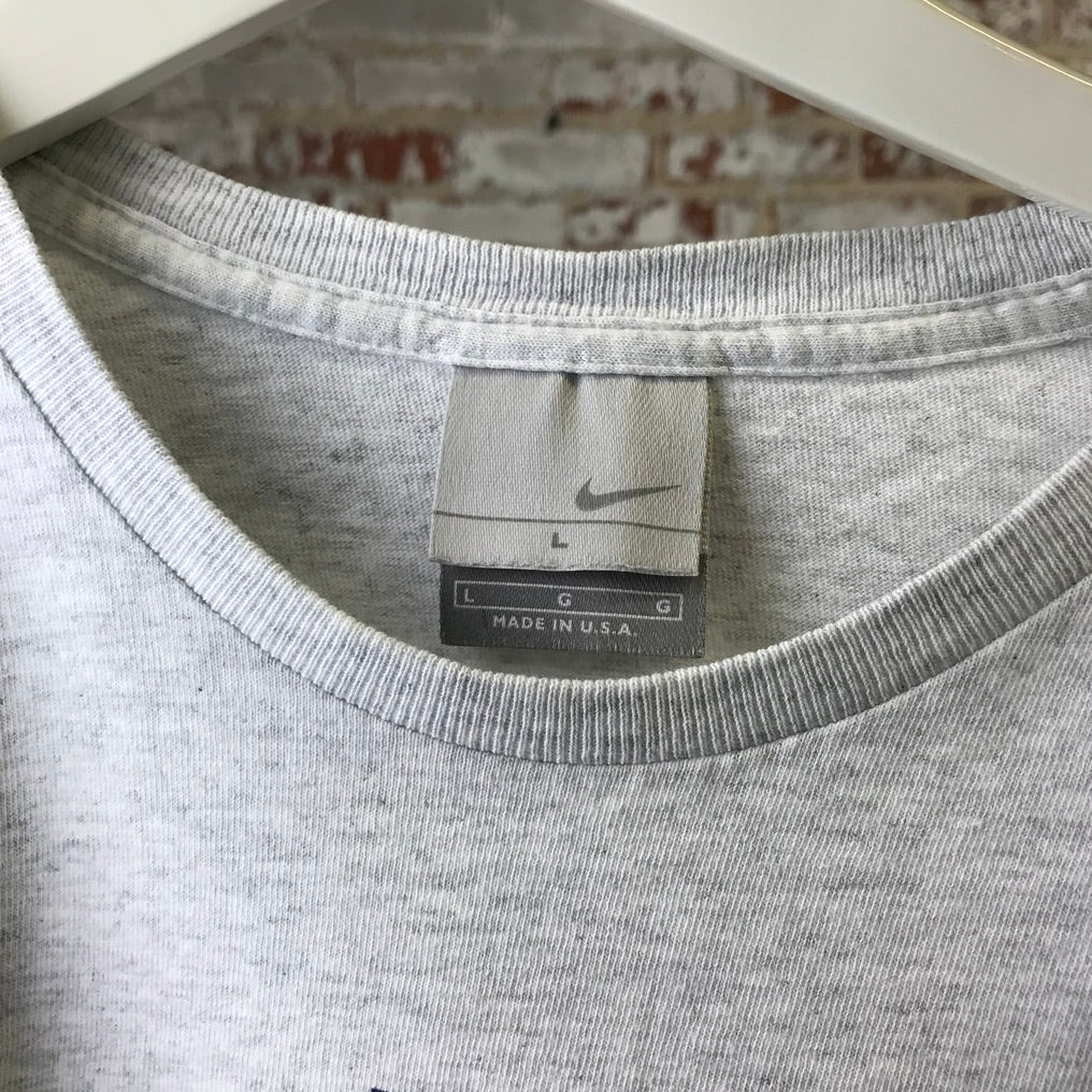 vtg Nike center swoosh t L