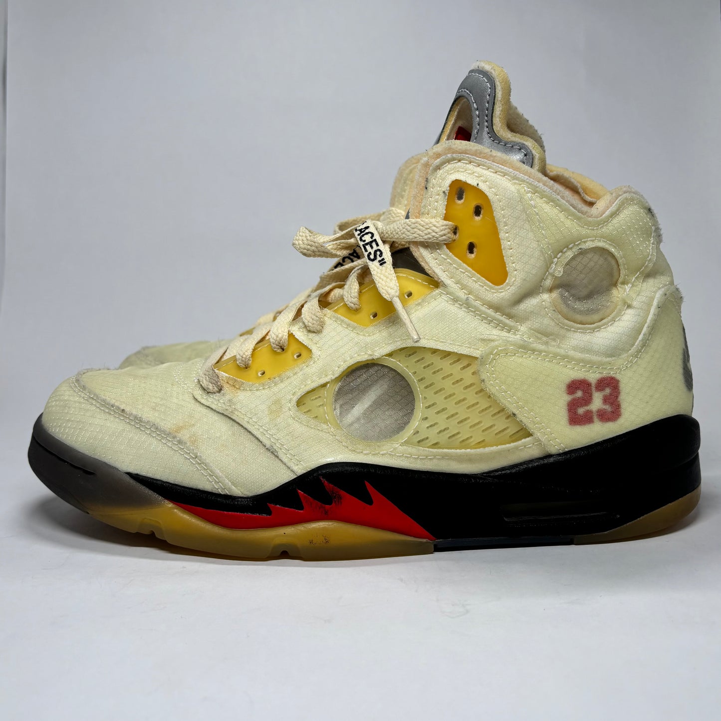 Jordan 5 Off-White Sail (Missing 1 Lacelock) Used