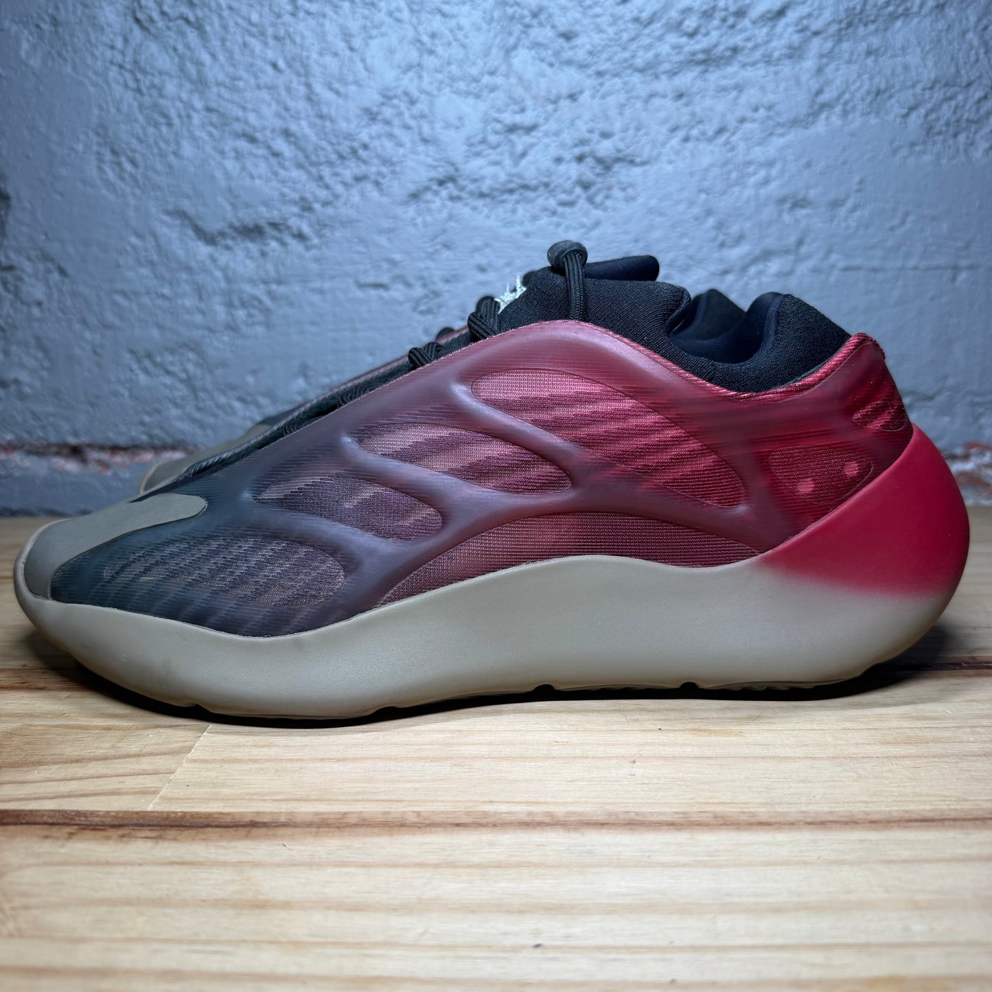 Yeezy 700 V3 Fade Carbon Used