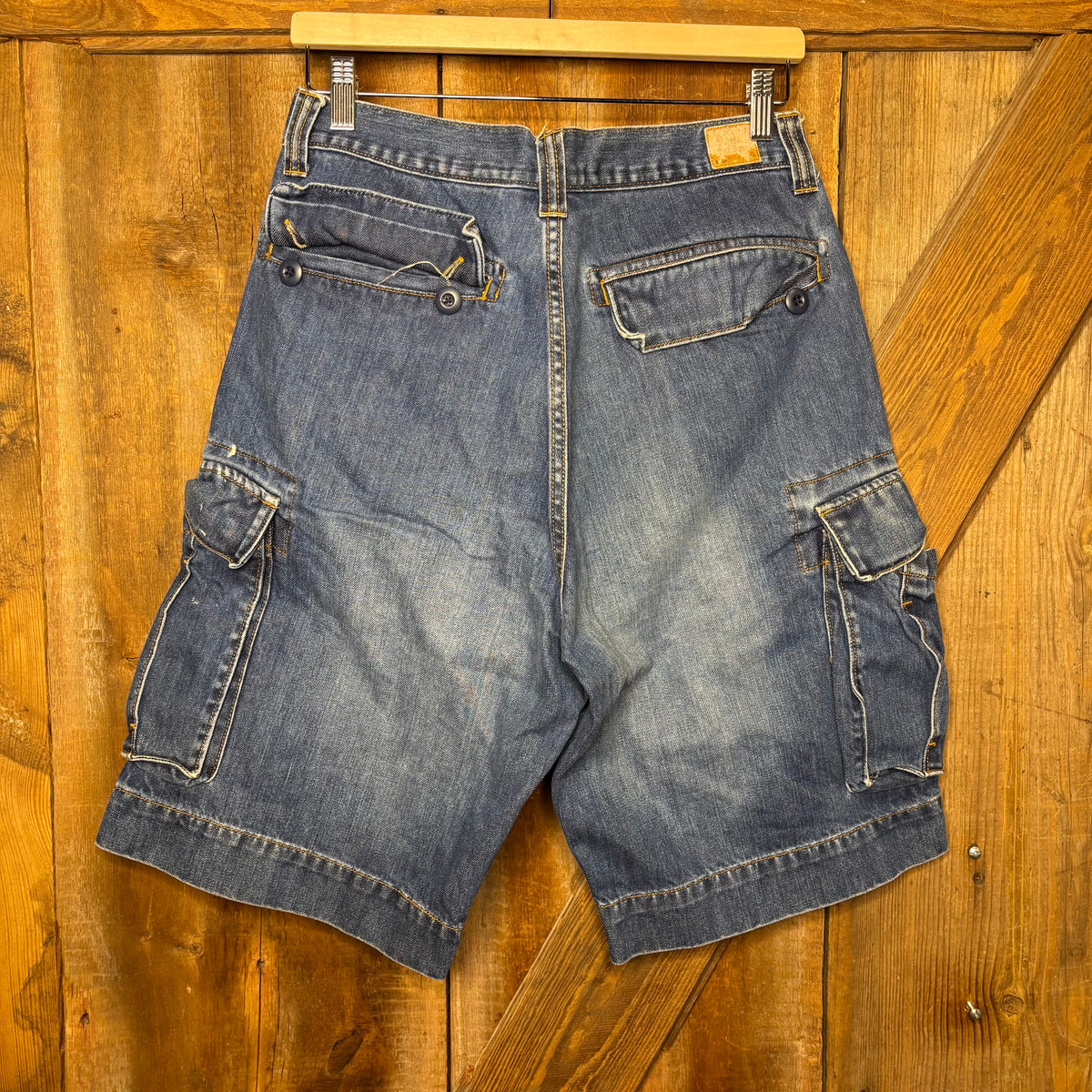 Levis Cargo Jorts Dark Wash