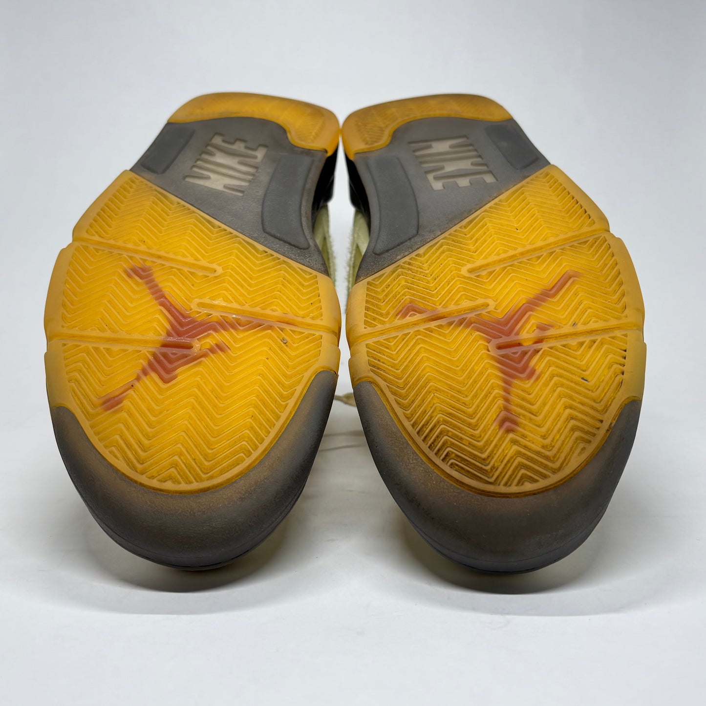 Jordan 5 Off-White Sail (Missing 1 Lacelock) Used