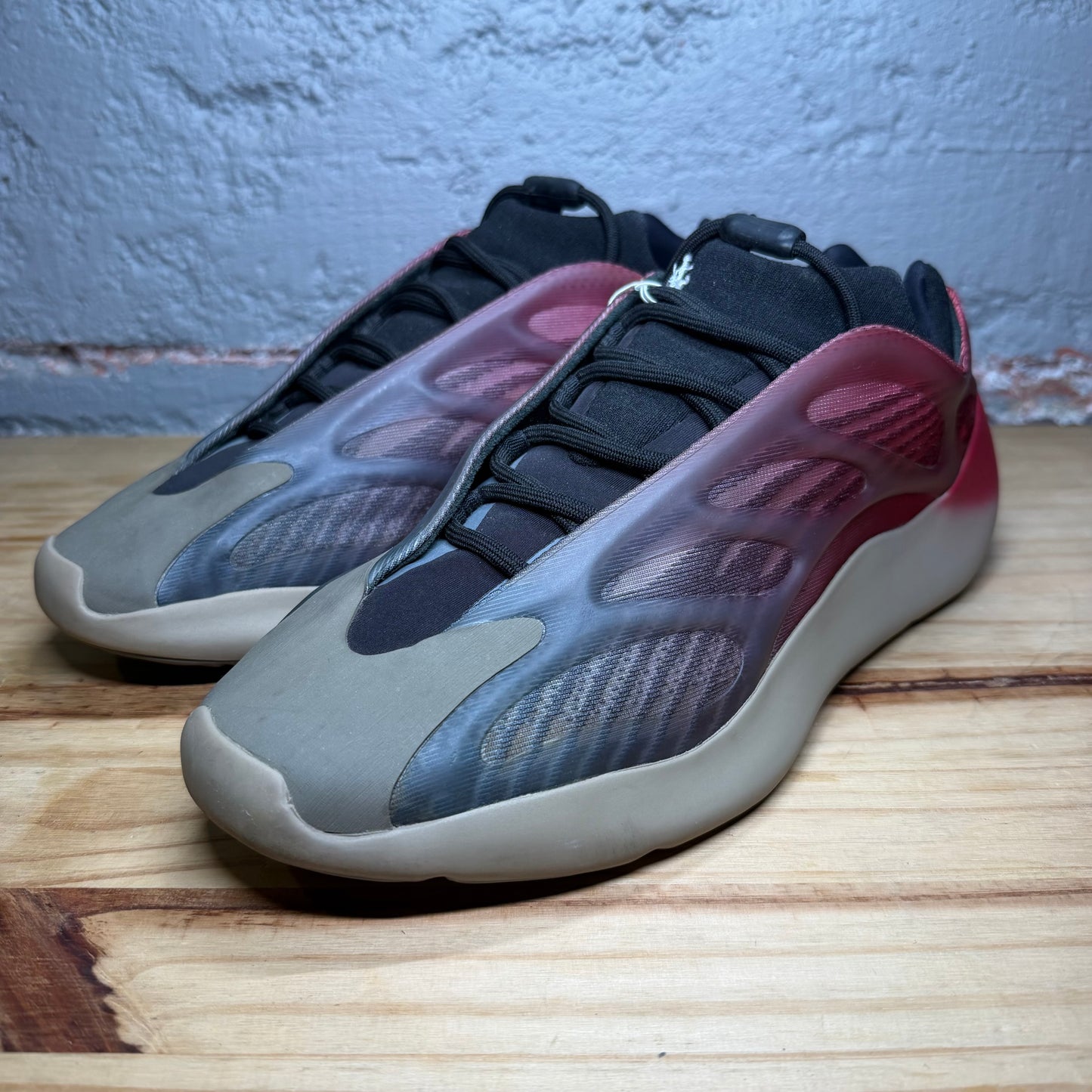 Yeezy 700 V3 Fade Carbon Used