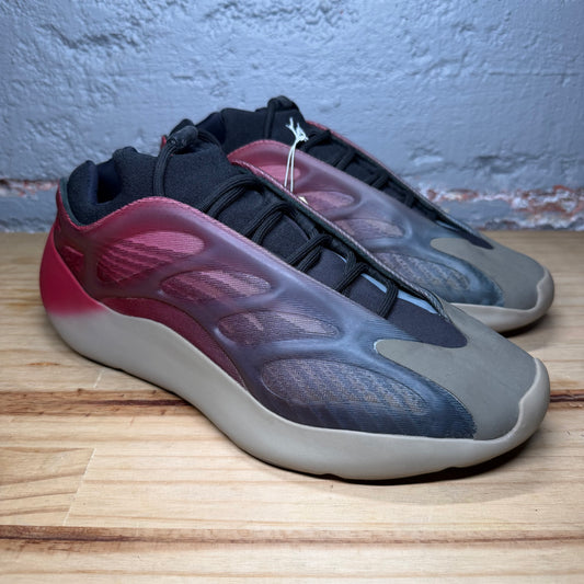 Yeezy 700 V3 Fade Carbon Used