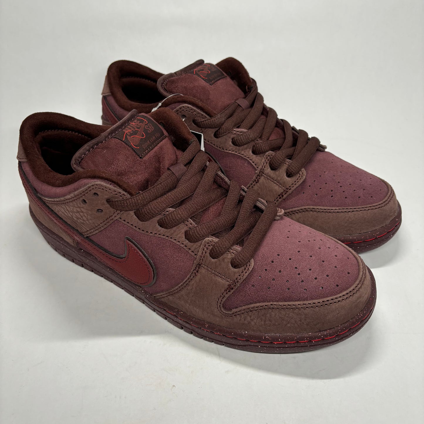Nike SB Dunk City of Love Burgundy DS