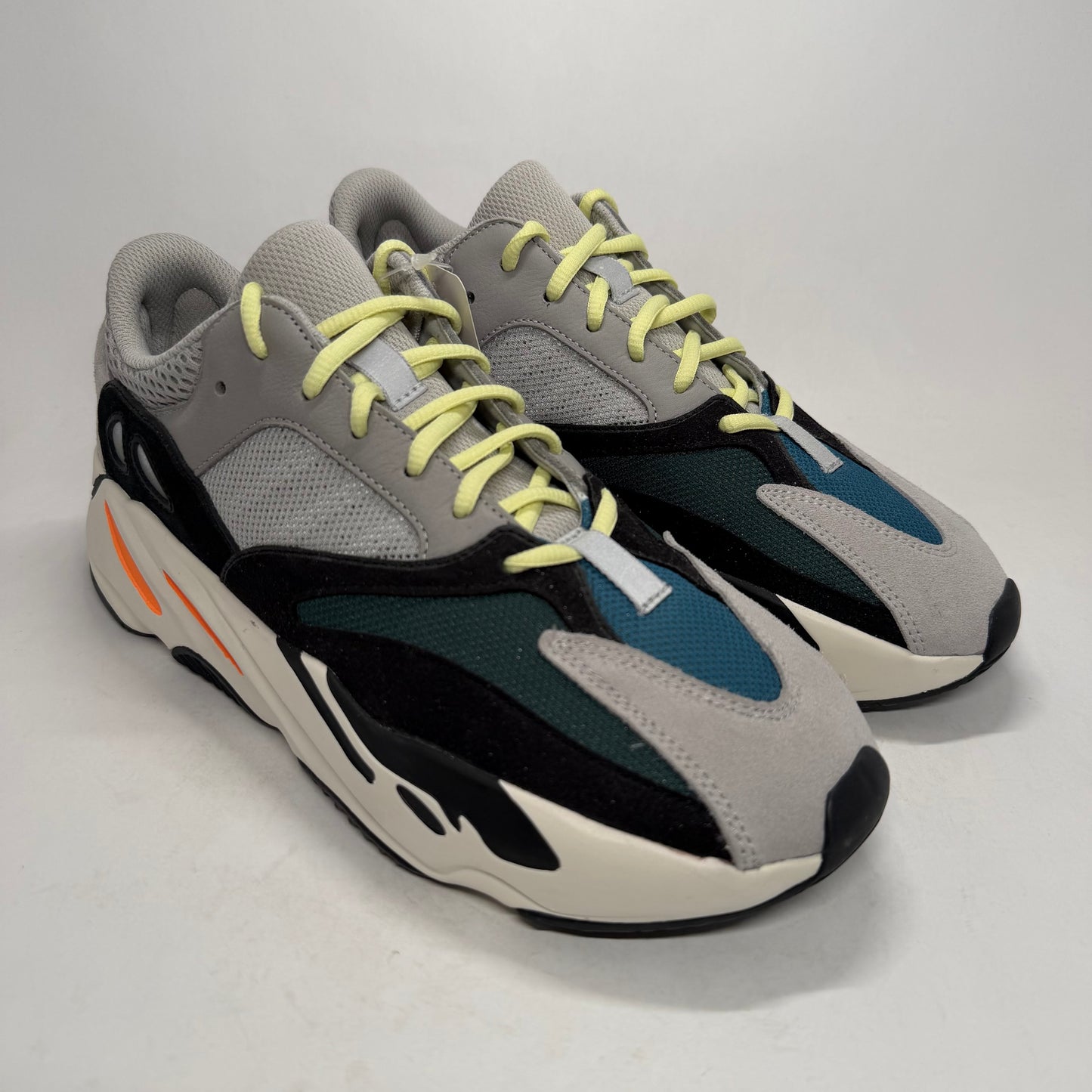YZY 700 Wave Runner DS