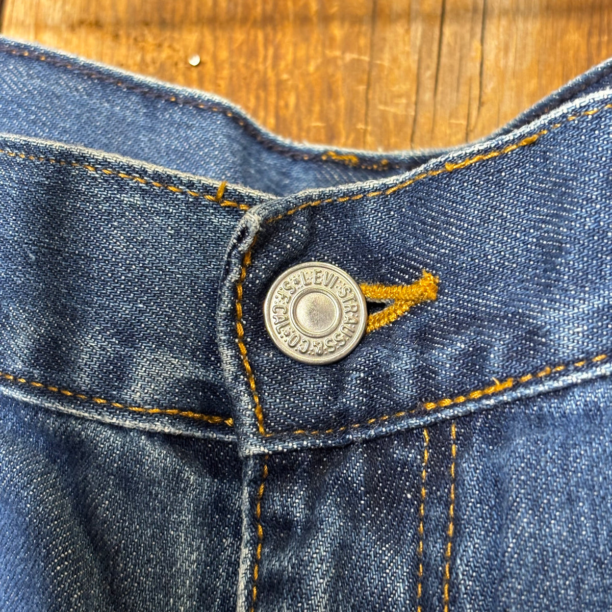Levis Cargo Jorts Dark Wash