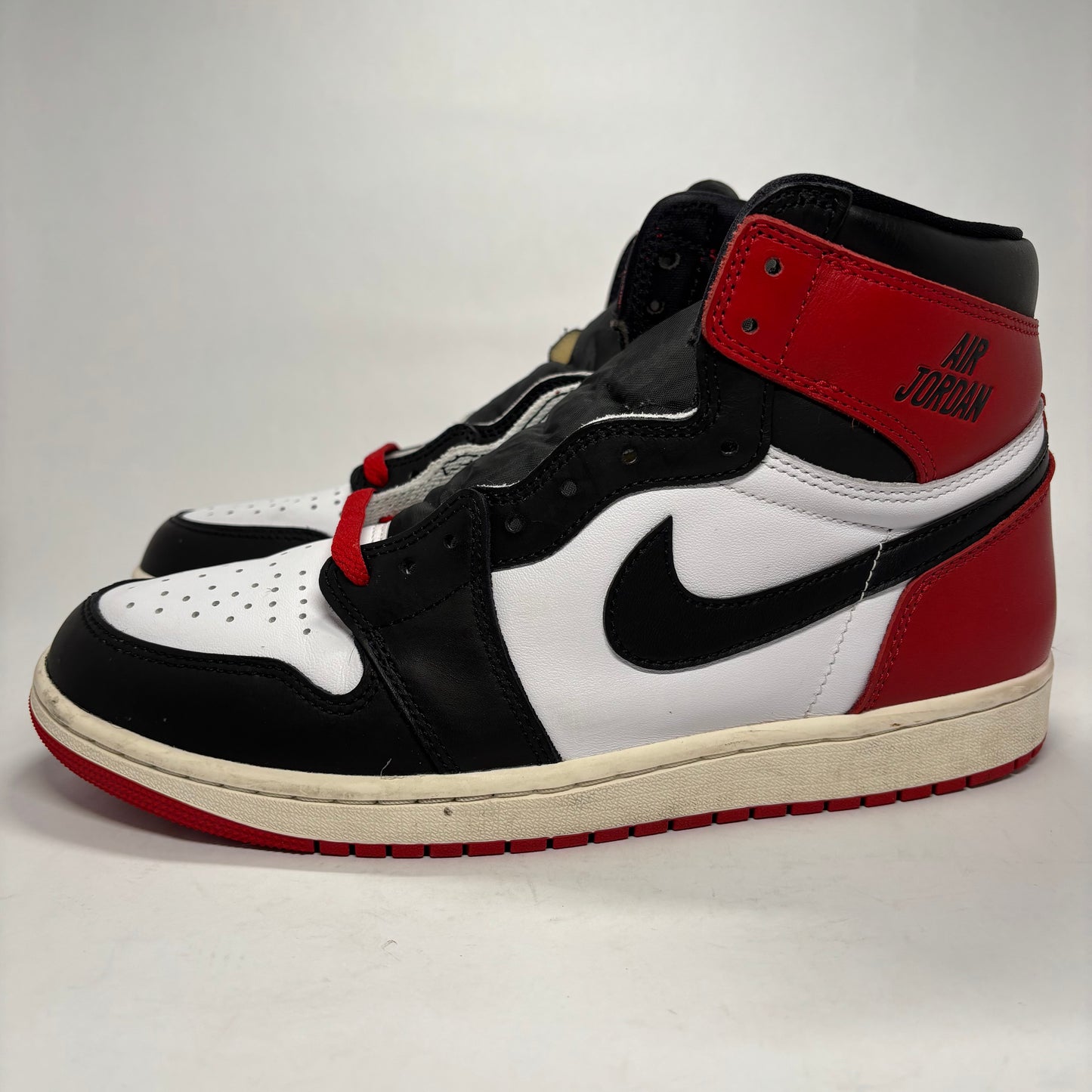 Jordan 1 Black Toe Reimagined Used