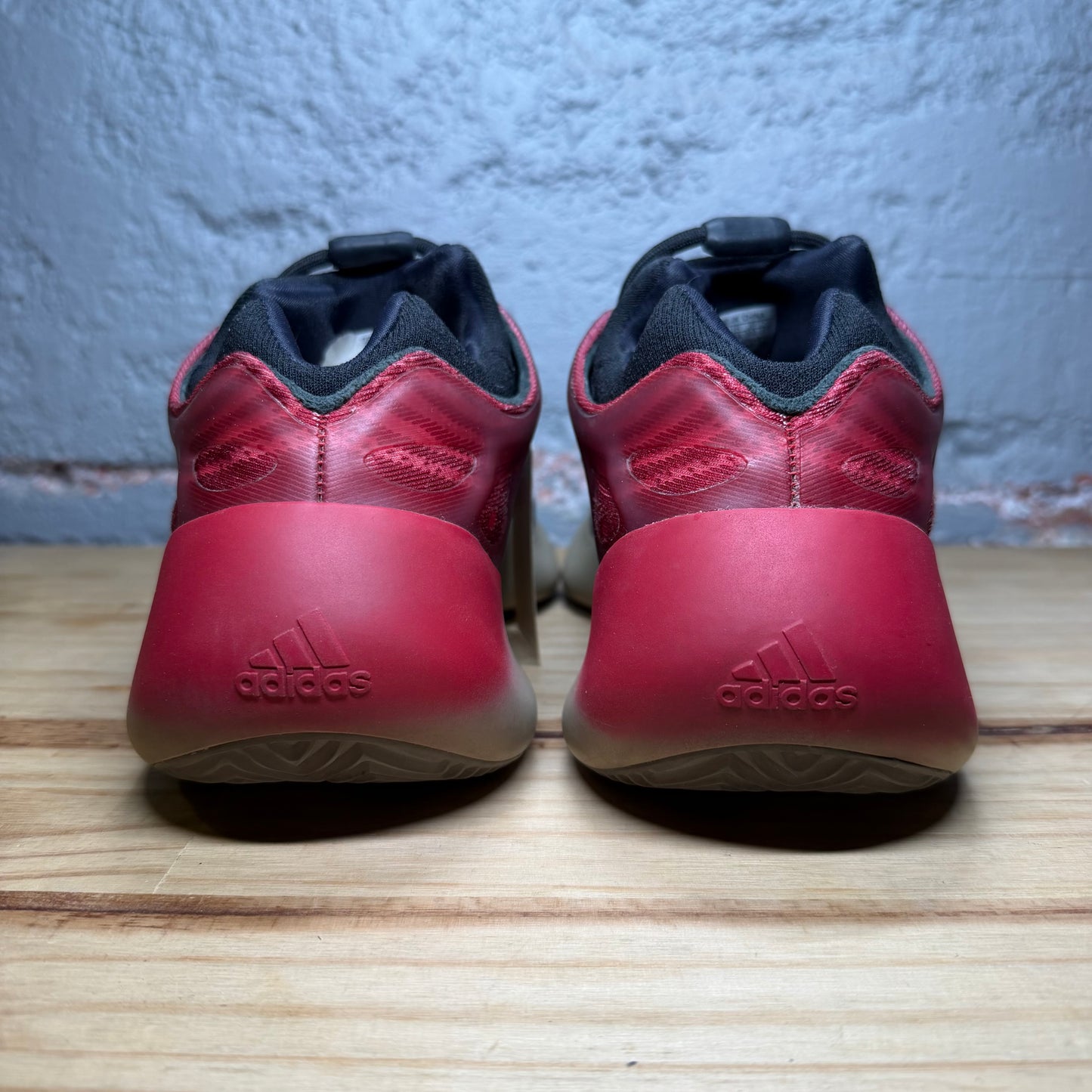 Yeezy 700 V3 Fade Carbon Used
