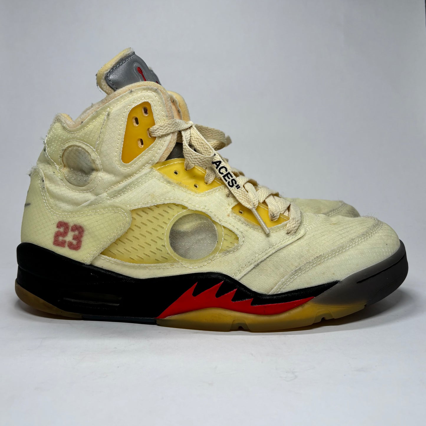 Jordan 5 Off-White Sail (Missing 1 Lacelock) Used