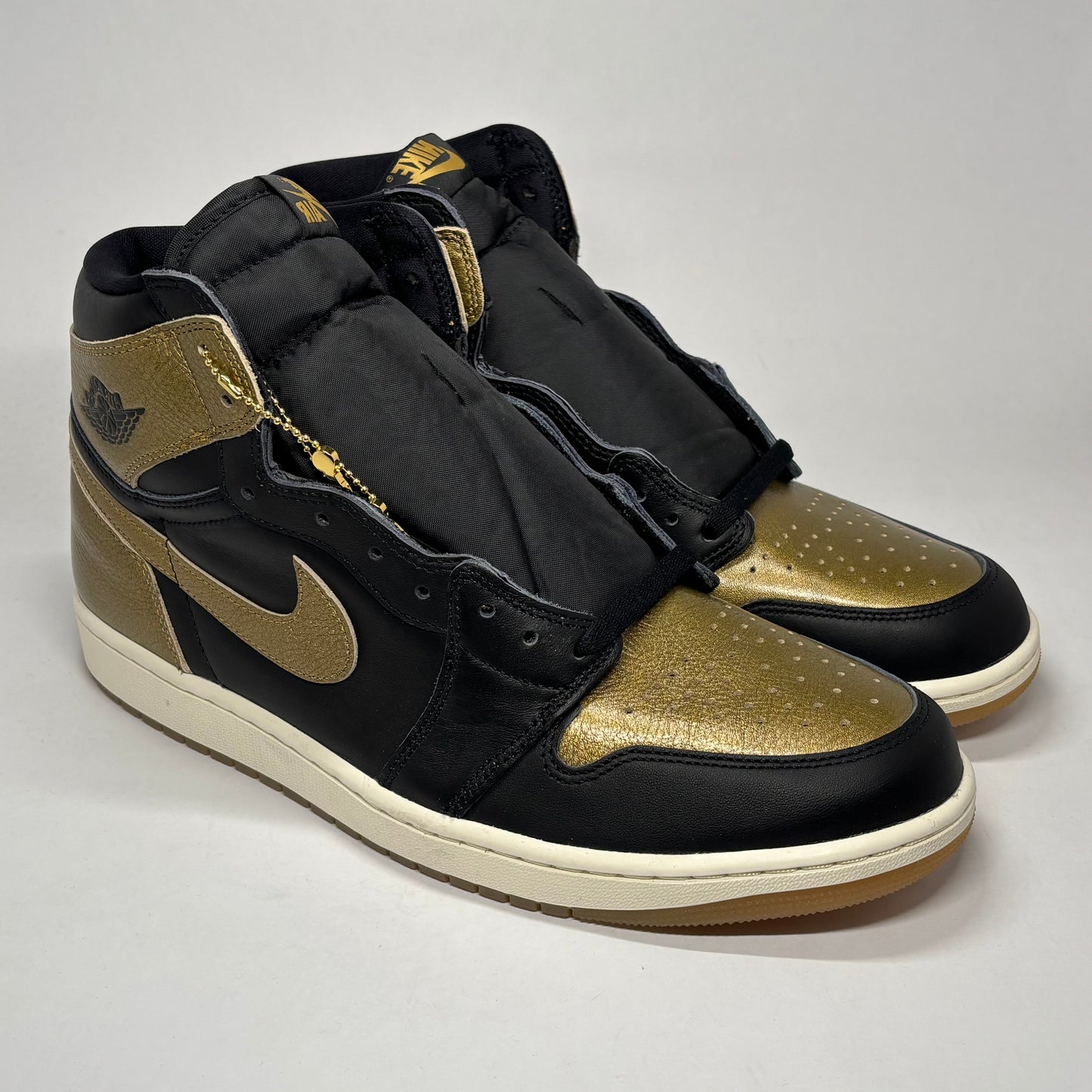 Jordan 1 Black Metallic Gold DS