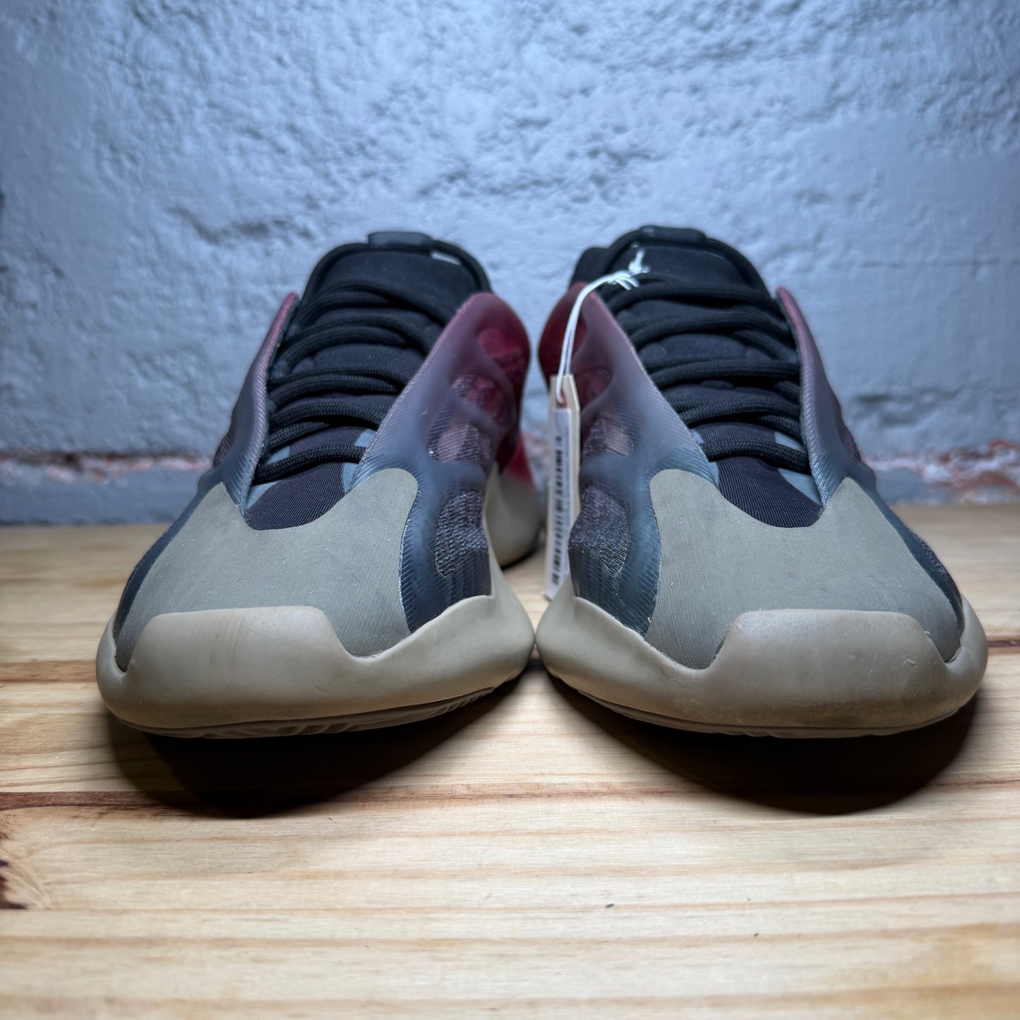 Yeezy 700 V3 Fade Carbon Used
