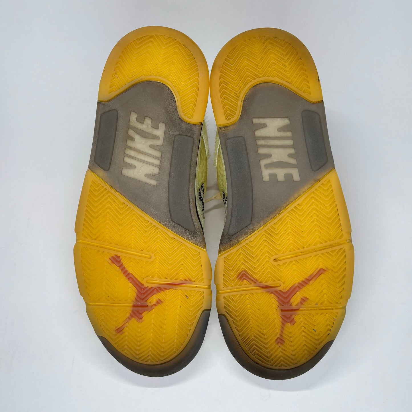 Jordan 5 Off-White Sail (Missing 1 Lacelock) Used