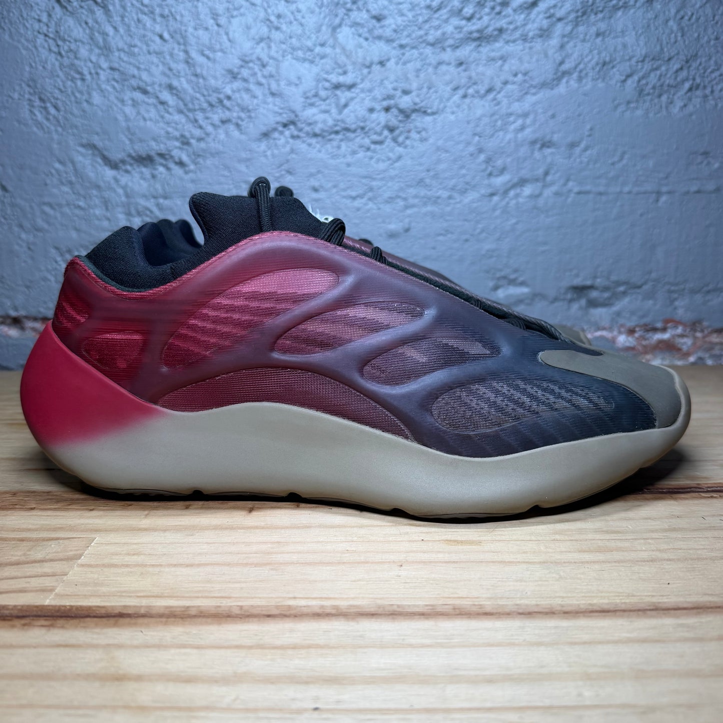 Yeezy 700 V3 Fade Carbon Used