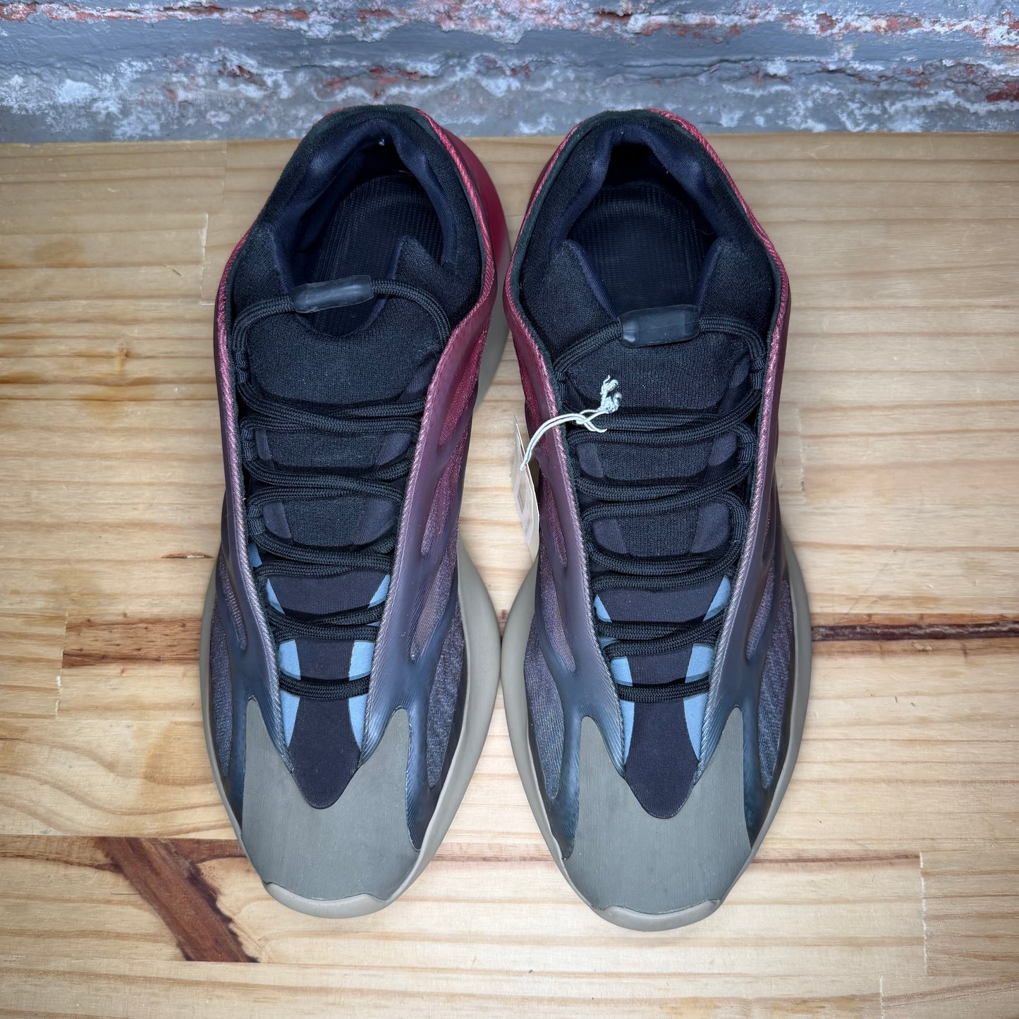 Yeezy 700 V3 Fade Carbon Used