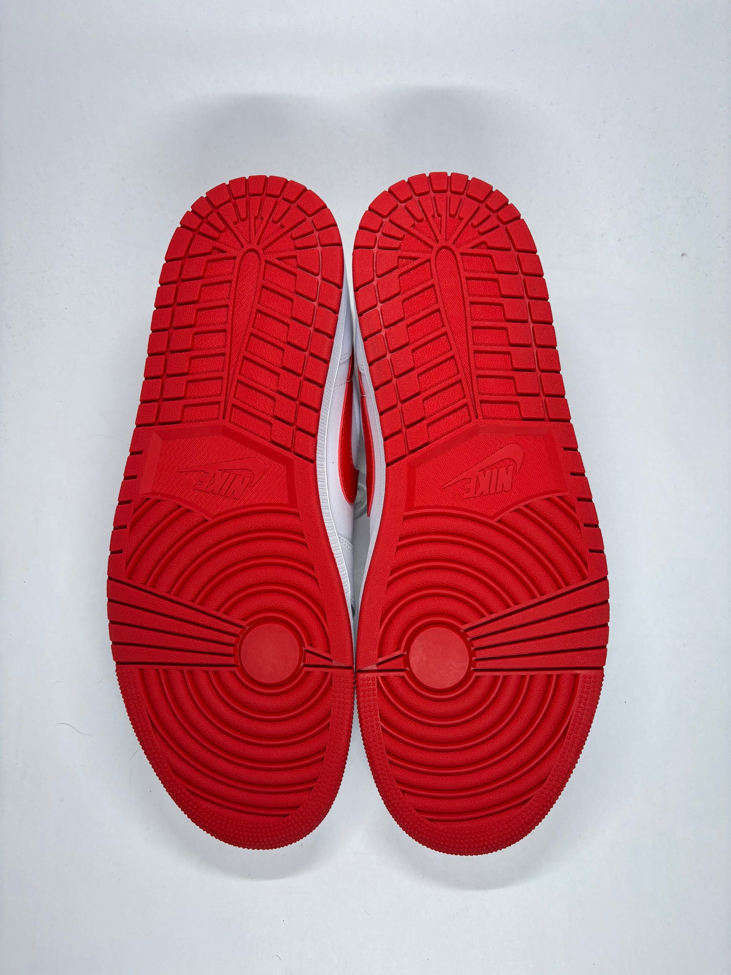 Jordan 1 Metallic Red Low DS No Box