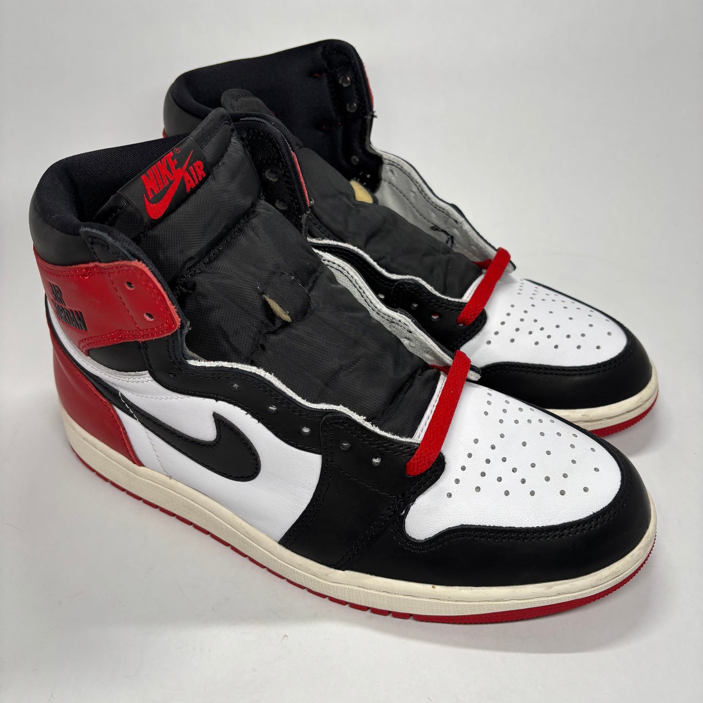 Jordan 1 Black Toe Reimagined Used