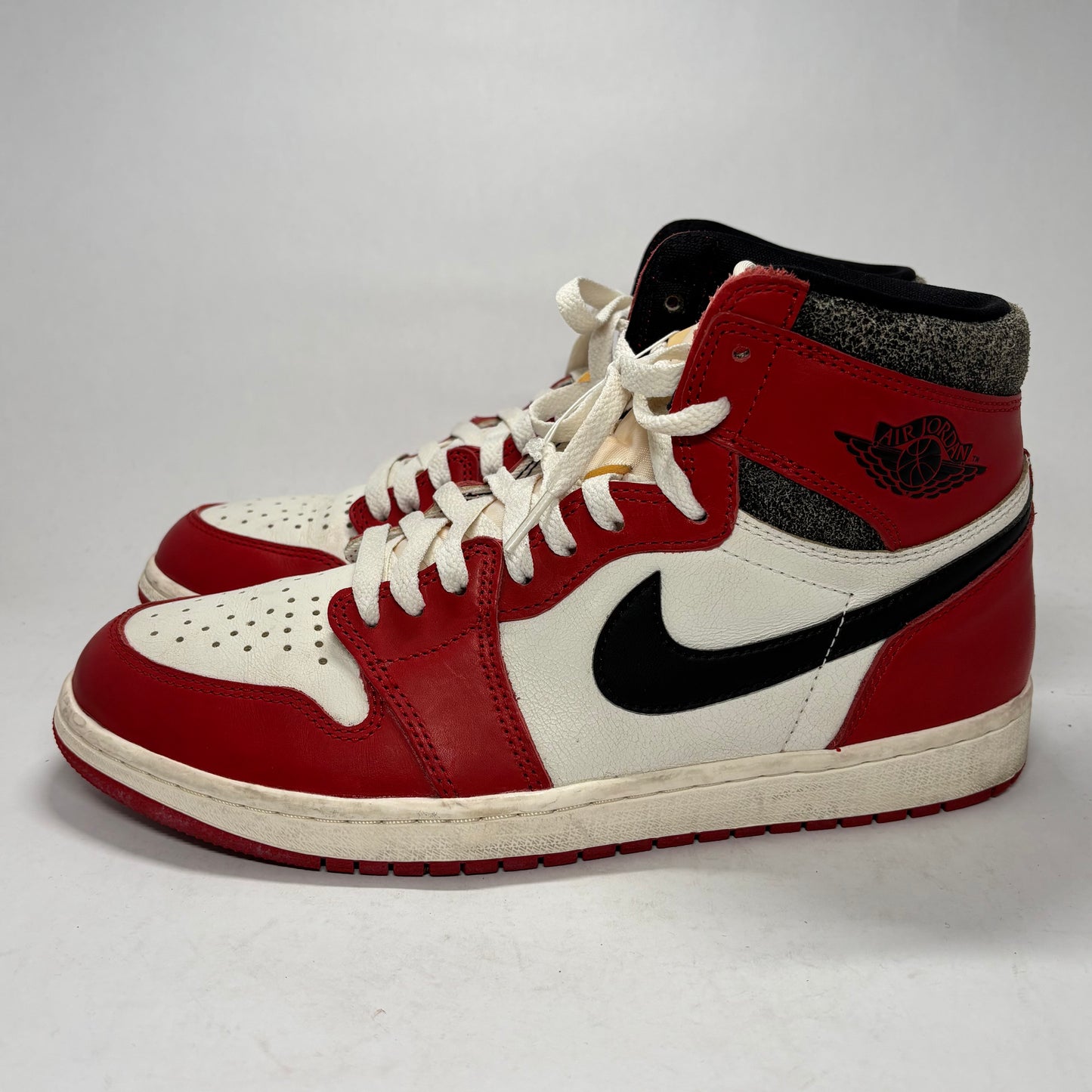 Jordan 1 Chicago Lost and Found Used