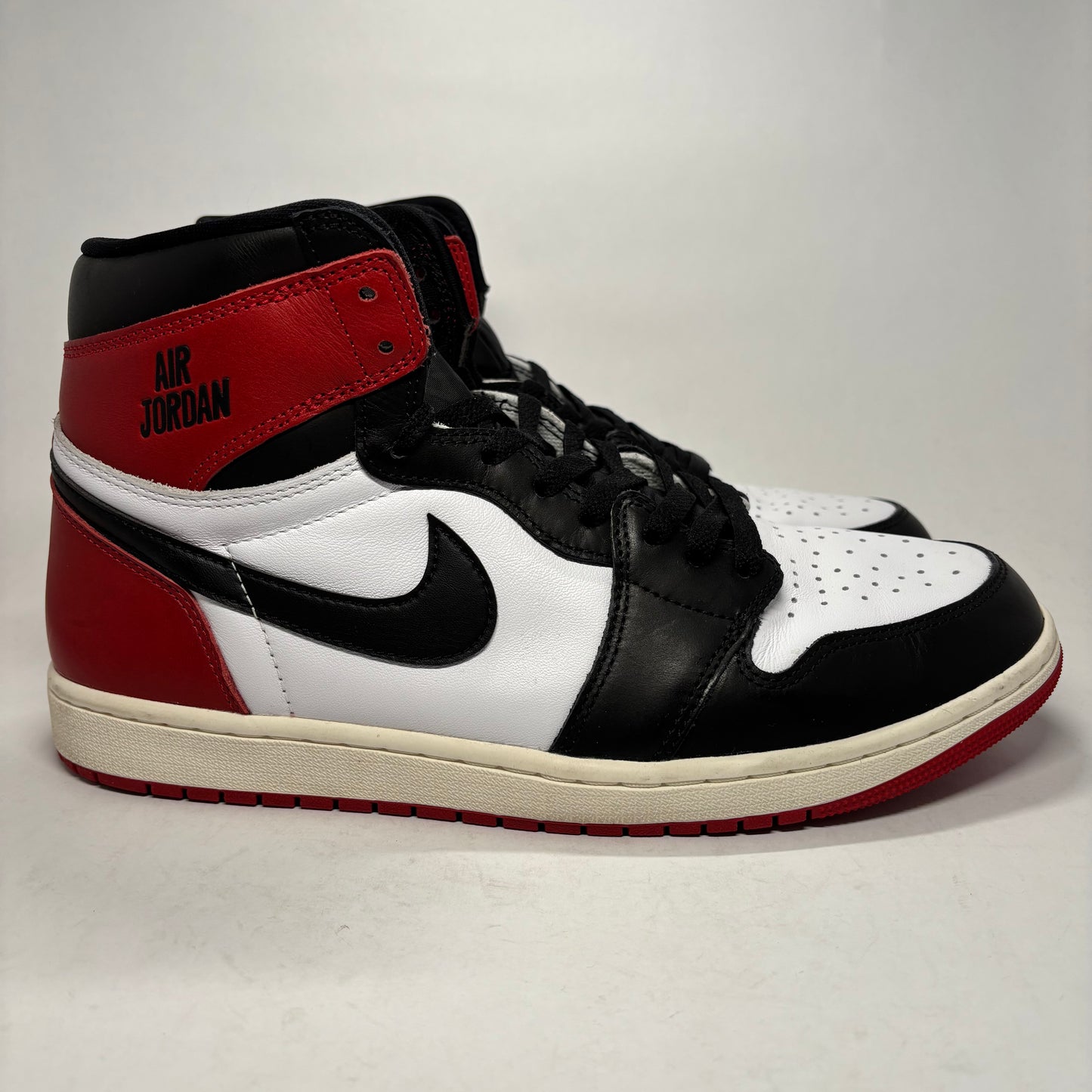 Jordan 1 Reimagined Black Toe Used