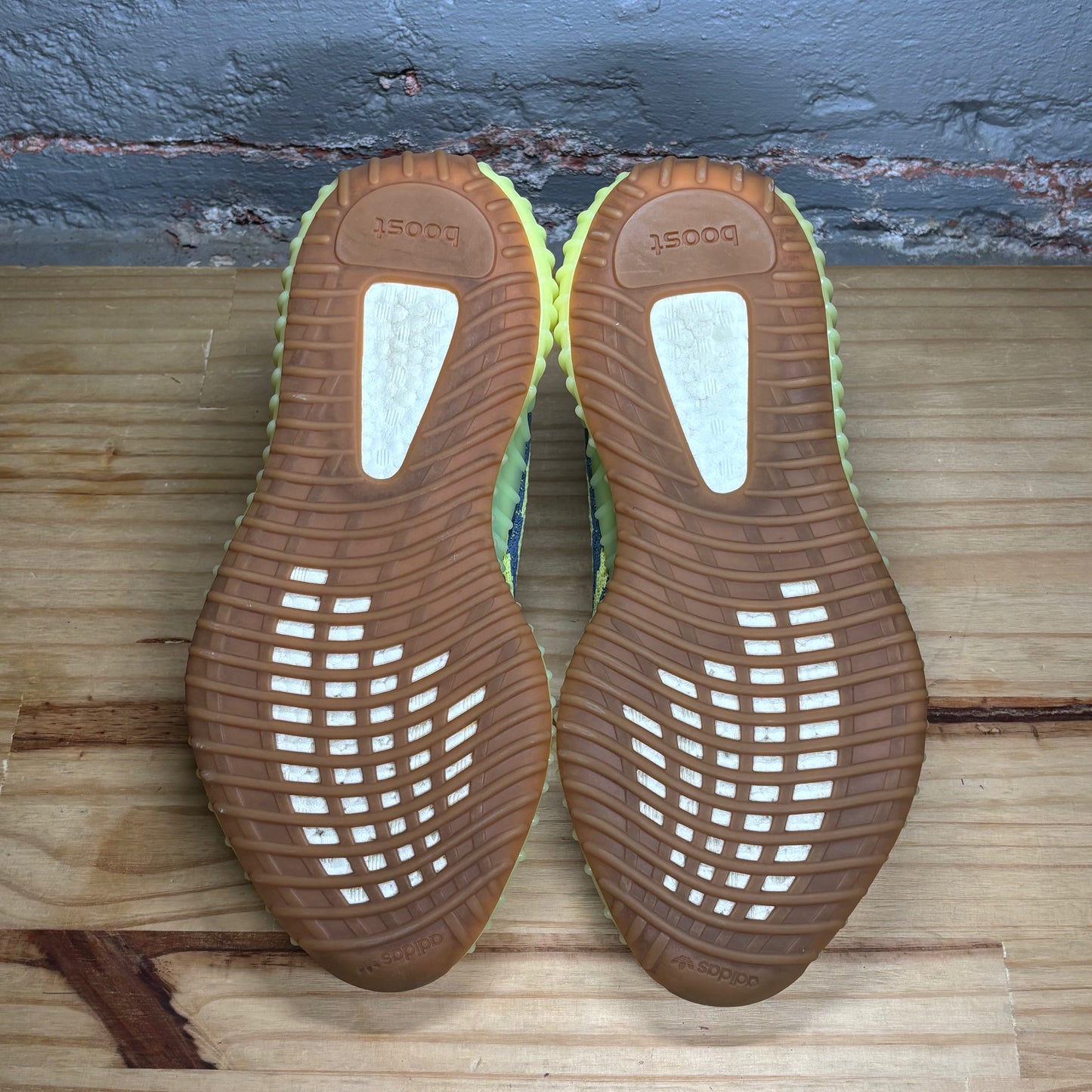 Yeezy 350 Semi Frozen Yellow Used
