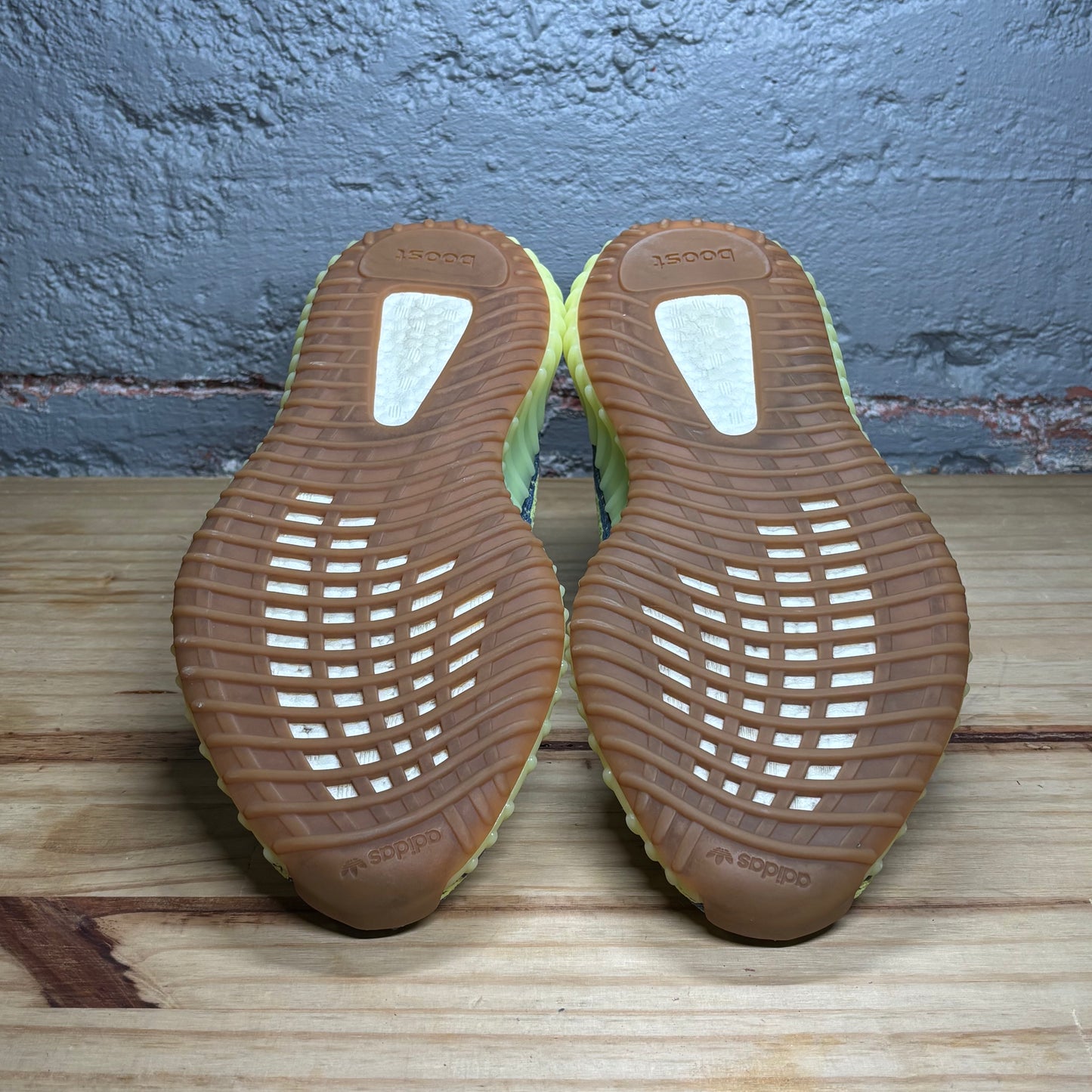 Yeezy 350 Semi Frozen Yellow Used