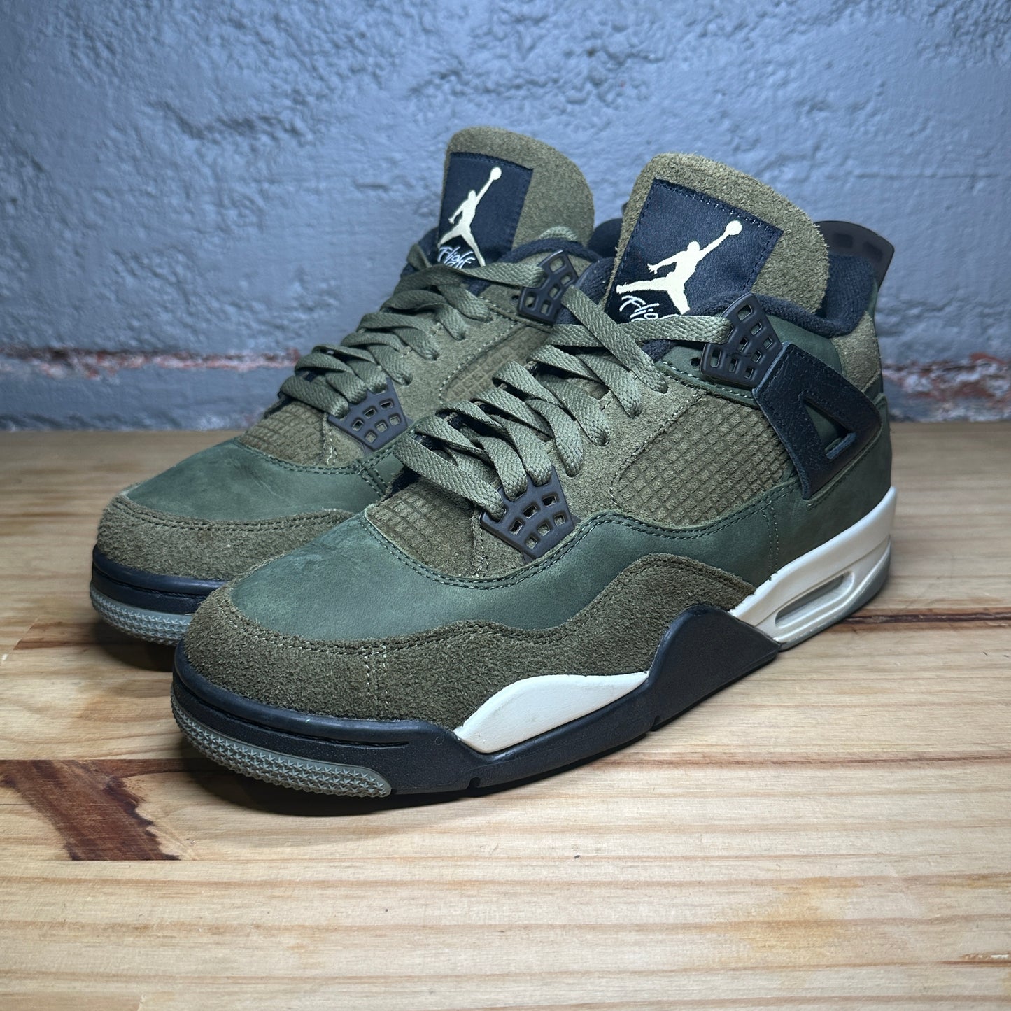 Jordan 4  Craft Medium Olive Used