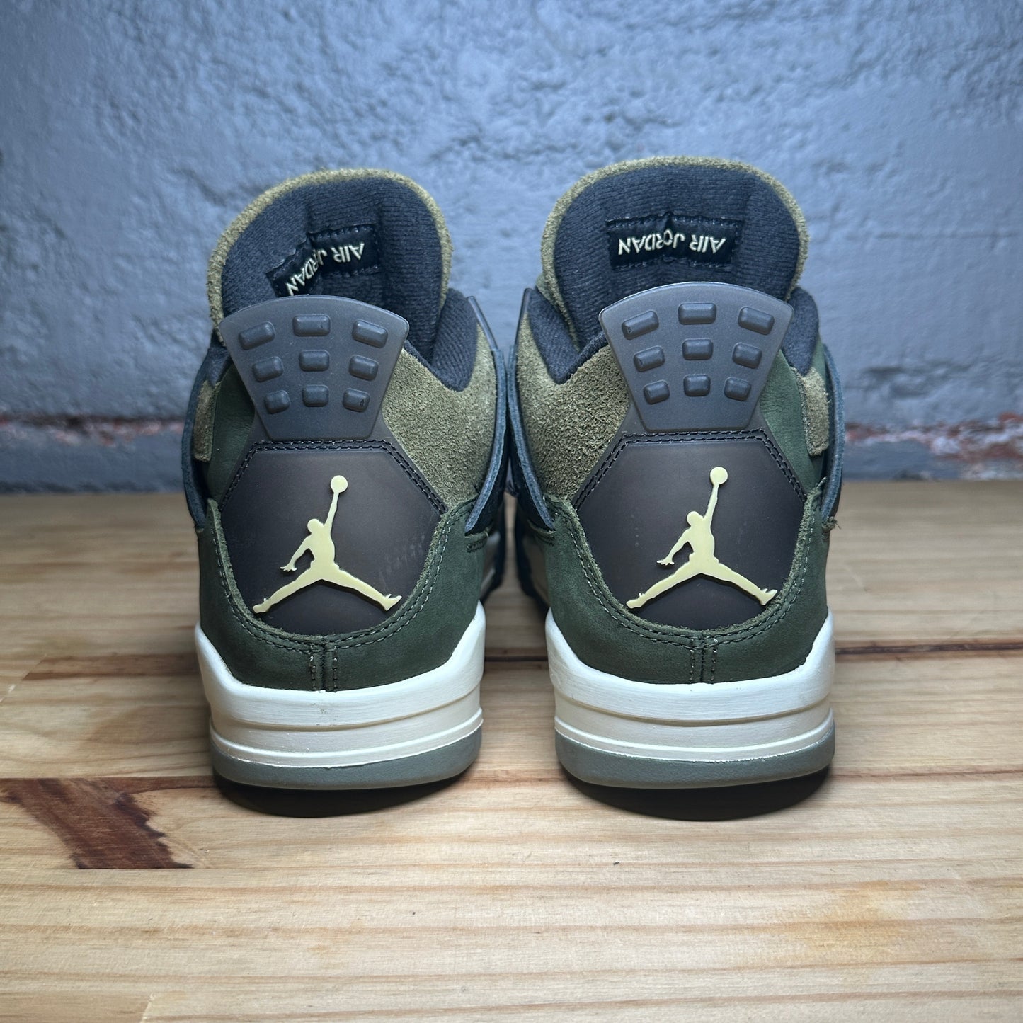 Jordan 4  Craft Medium Olive Used