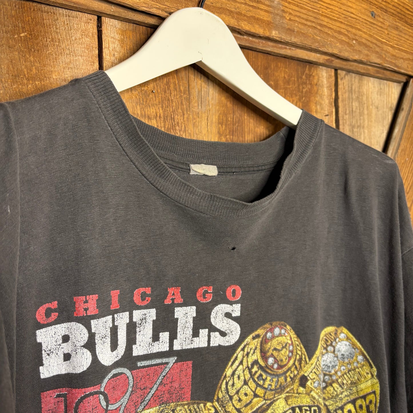 vtg 1997 Chicago Bulls Rap Tee