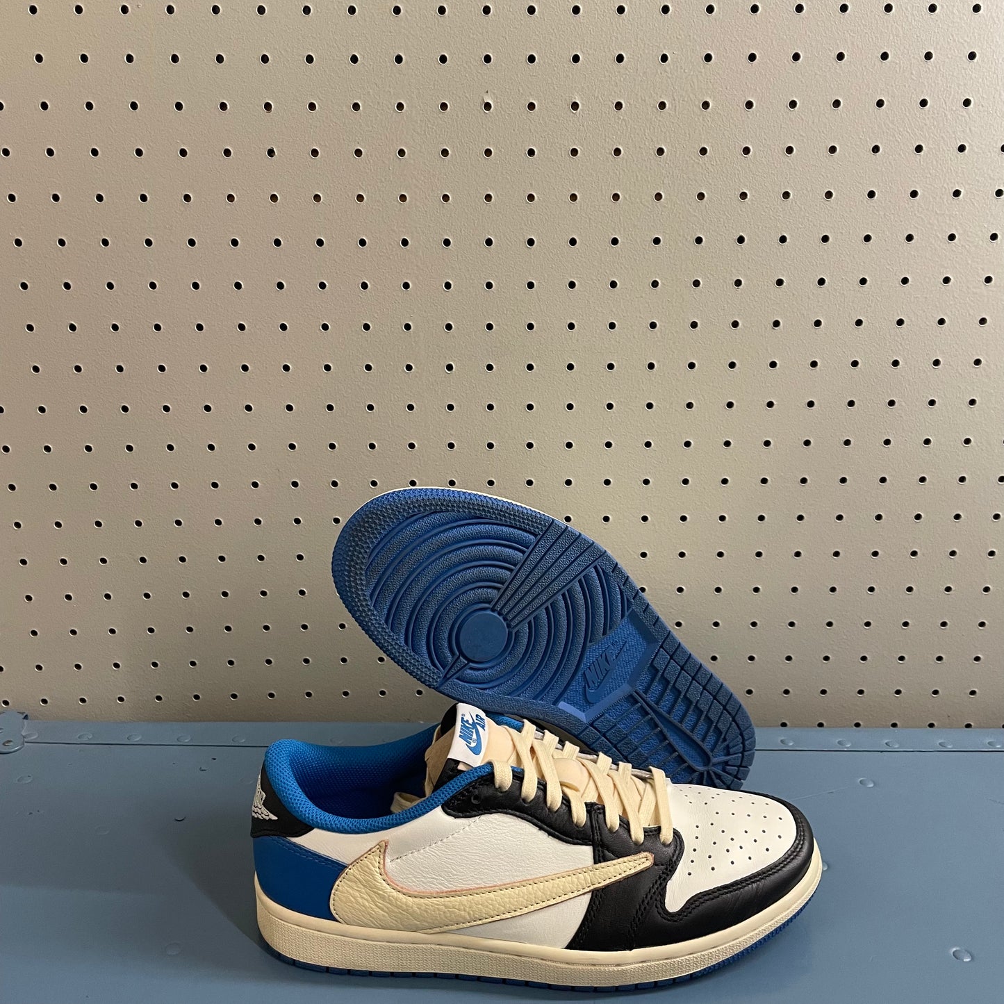 AJ1 Travis Scott Fragment Sz 8.5