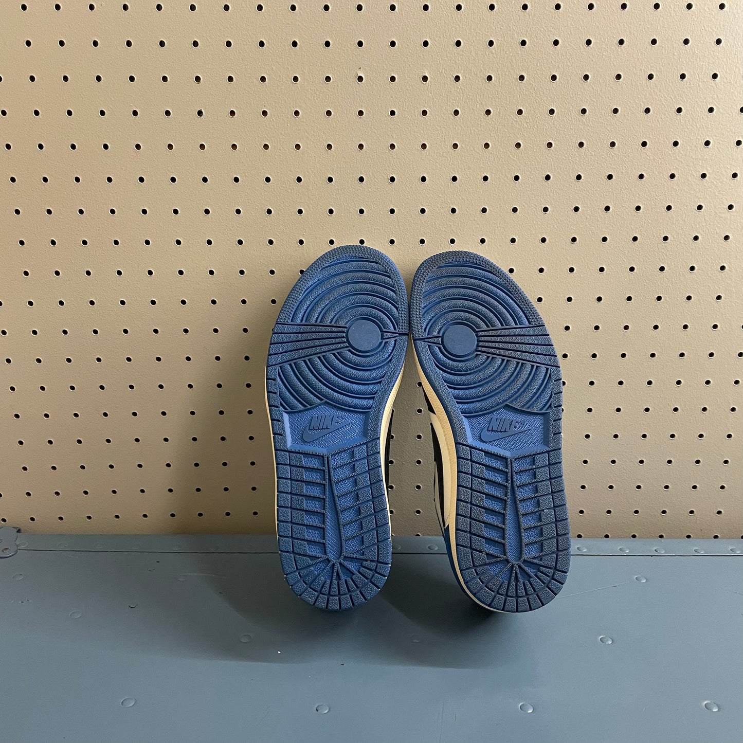 AJ1 Travis Scott Fragment Sz 8.5